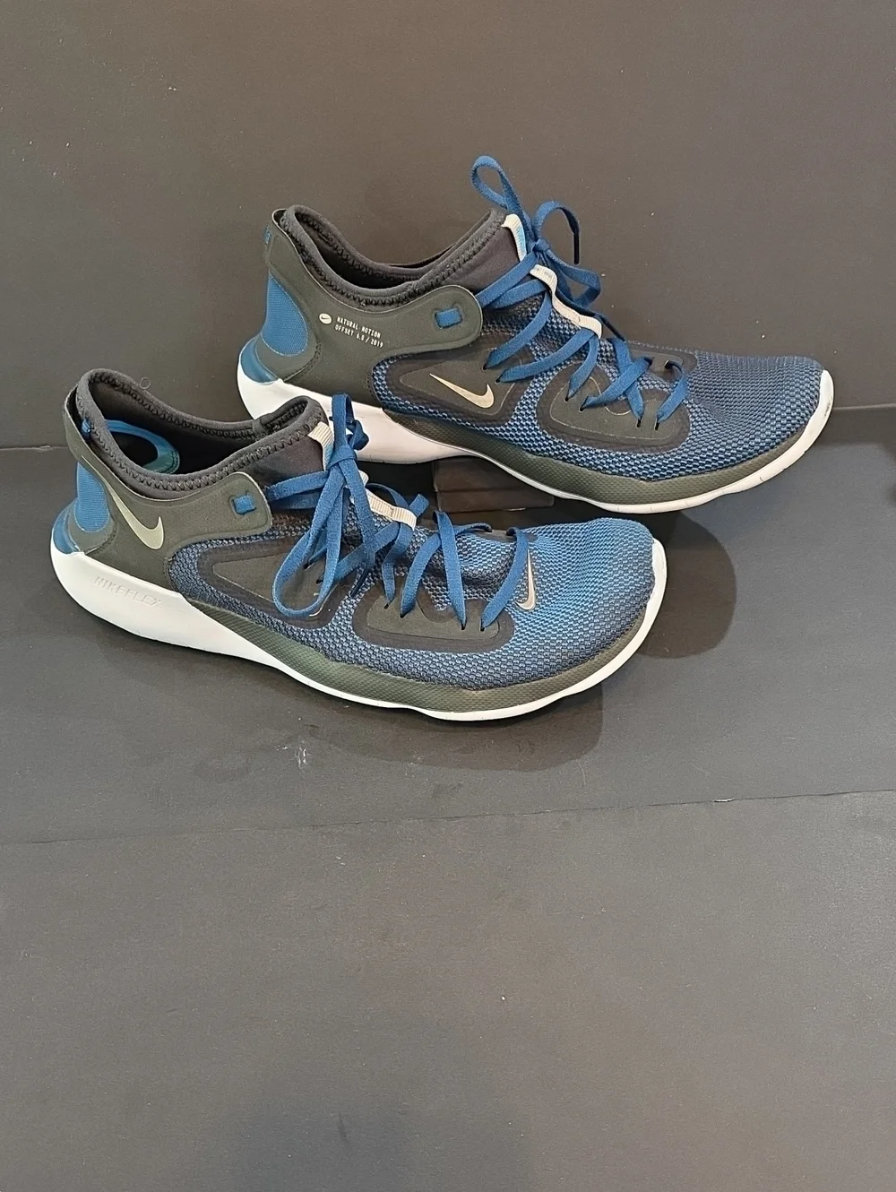 Nike Flex RN 2019 Men's Blue and Gray Training Sneakers with White Soles Size 13